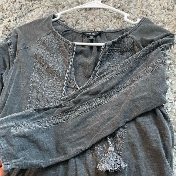 LUCKY BRAND || Woman’s gorgeous Bohemian Pom Pom ruffle charcoal top tribal - Picture 4 of 9